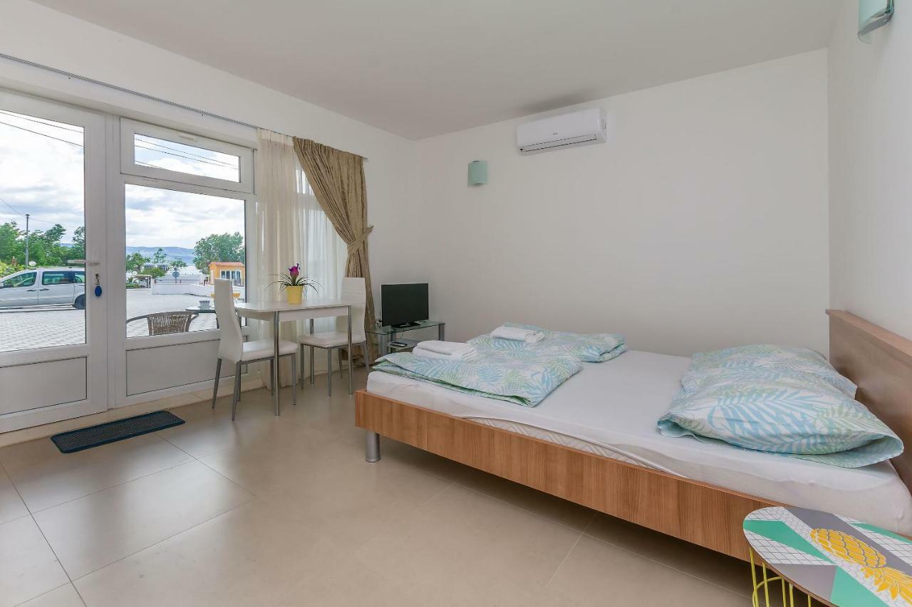 Apartments Villa Aquamarine Дуче Екстер'єр фото