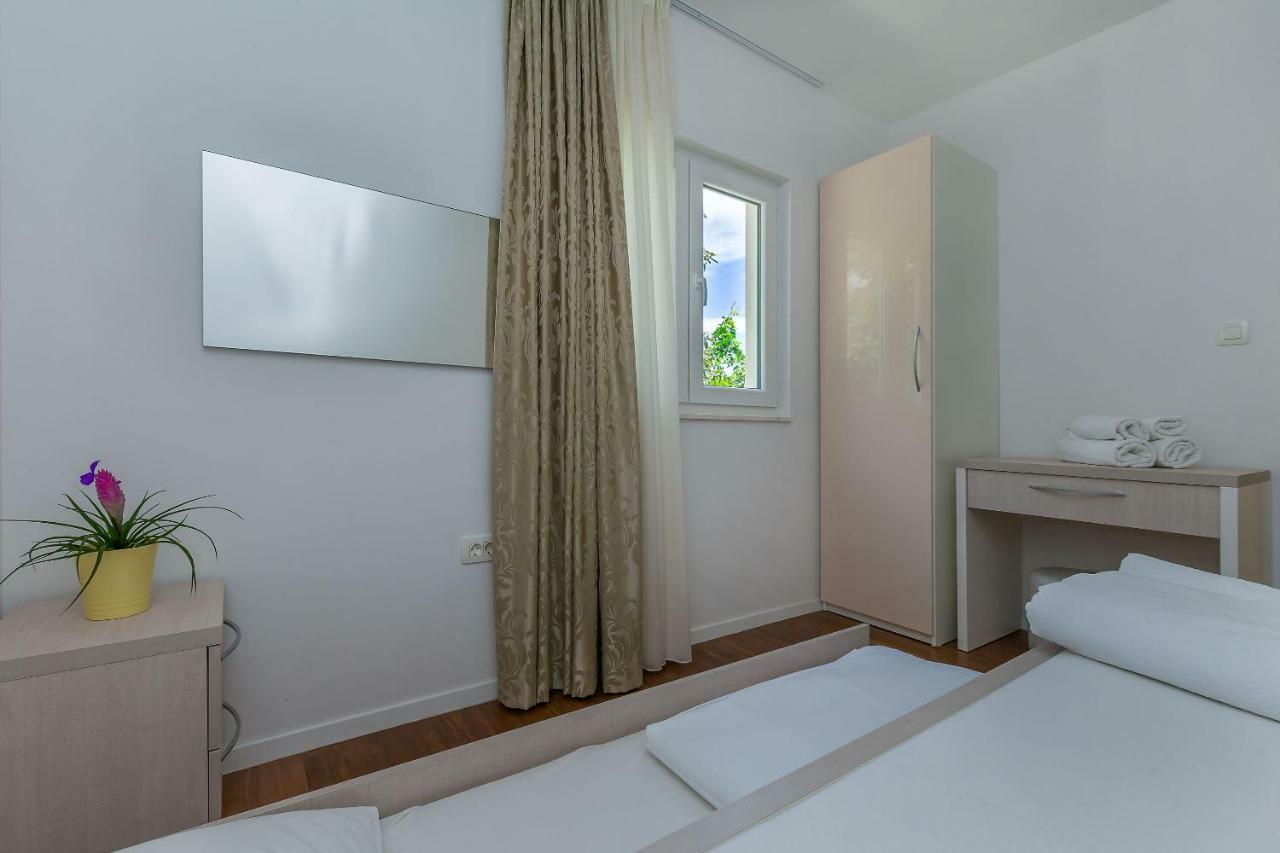 Apartments Villa Aquamarine Дуче Екстер'єр фото